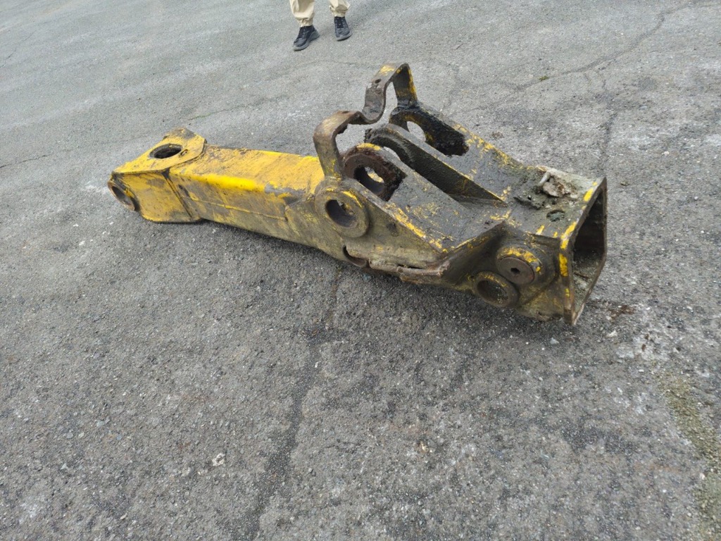 До ремонта: внешний квадрат телескопической стрелы Машхолдинг DF-B1